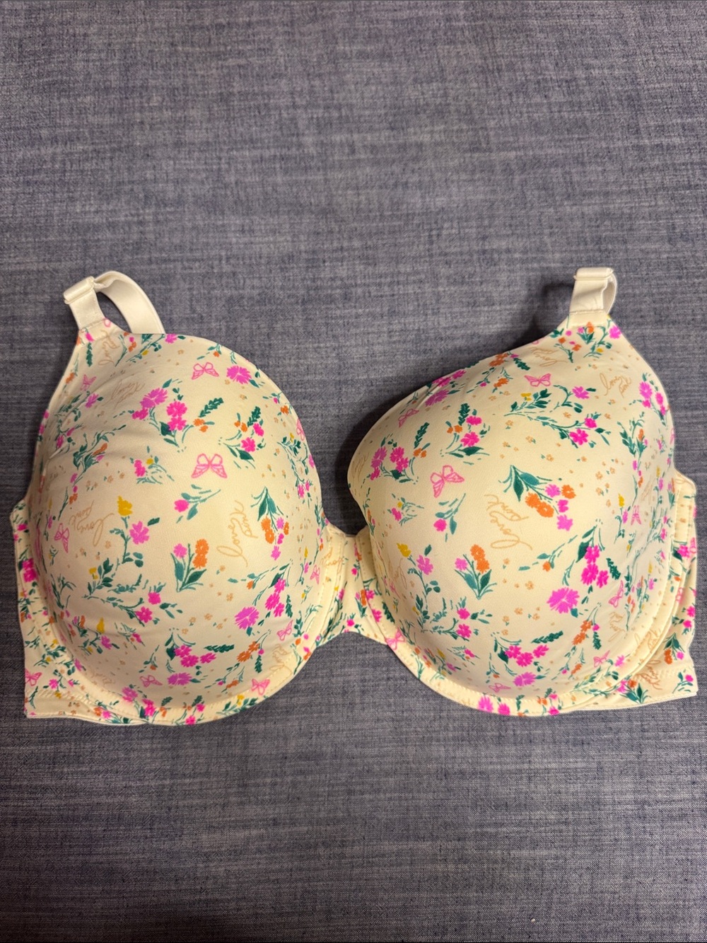 PINK Victoria's Secret Cream Floral Molded T-Shirt Bra with Pink & Green Accents